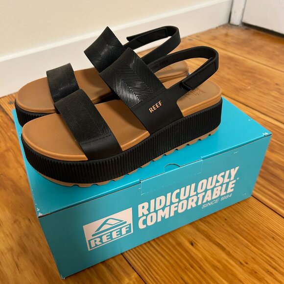 New with Box: Reef Water Vista Higher Sandals - Picture 2 of 8